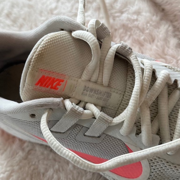 Nike Running Shoes Womens Downshifter 9 Gray Pink Lace Up Low Top SIZE 8 - Picture 2 of 8